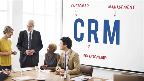 ما هو برنامج إدارة علاقات العملاء CRM؟ | وما أهميته؟
